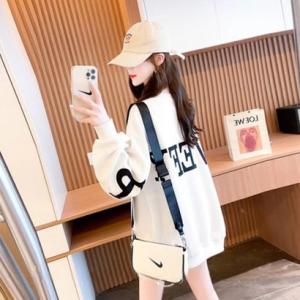 ベルシー Belle Cie トレーナー スウェット トップス 長袖 ビッグシルエット ロゴ 秋 レディース 韓国ファッション バックロゴ かっこいい