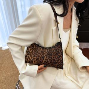 チャイムトリップ Chime Trip ショルダーバッグ バッグ ワンショルダー 肩掛け アニマル 柄 レディース 韓国バッグ 韓国ファッション Y2