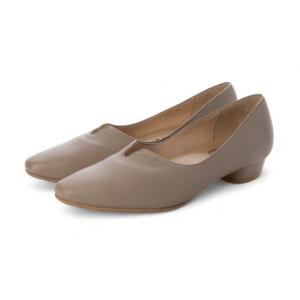 サヴァサヴァ cava cava Vカットパンプス （グレージュ）