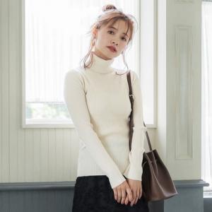 コカ coca 薄手タートルネックニット （Ivory）