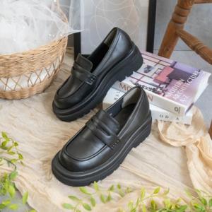 ファビーファビー FABBY FABBY. チャンキーヒールローファー （ブラック）