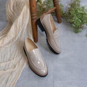 ファビーファビー FABBY FABBY. 厚底ローファー （エナメルベージュ）