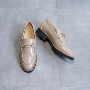 ファビーファビー FABBY FABBY. 厚底ビットローファー （エナメルベージュ）