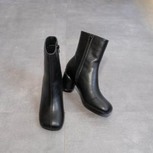 ファビーファビー FABBY FABBY. ラウンドスクエアショートブーツ （ブラック）