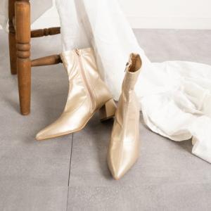 ファビーファビー FABBY FABBY. ストレッチポインテッドショートブーツ （ゴールド）