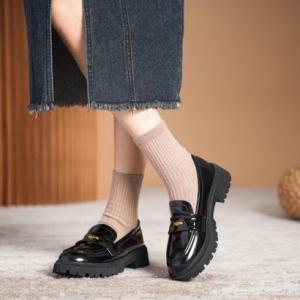 フォースメント Forcement 上品で歩きやすい旬の厚底ローファー シューズ （ブラック）
