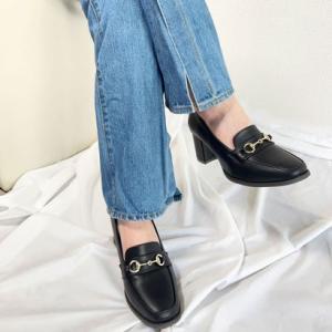 ラスドット lus.スクエアトゥビット付ヒールローファーパンプス （ブラック(BLK)）