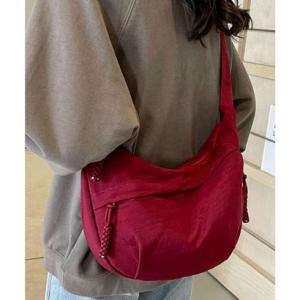 フロージュ florge 【軽量型】ナイロン無地ハーフムーンショルダーバッグ （ワインレッド）