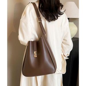 フロージュ florge 【ポーチ付】2WAY ターンロックレザーライクワンショルダーバッグ/ビジネスバッグ （アッシュブラウン）