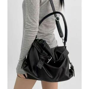 フロージュ florge 2WAY ベルトアレンジレザーライクトートバッグ/ショルダーバッグ （ブラック）