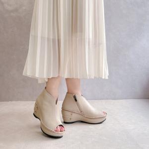 ヒナ デイ グリーン Hina Day Green 本革 仕立て サイドファスナー 厚底 オープントゥ ブーティ サンダル （アイボリー）