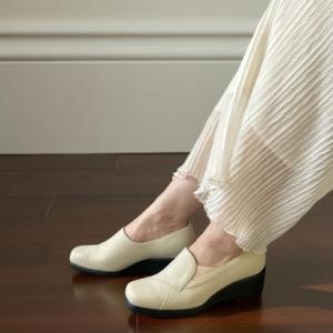 エレモーサ HERMOSA 【日本製/3E幅/軽量/柔らか本革】「ゆったり」 切り替えデザインコンフォートシューズ （アイボリー）