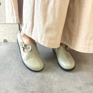 エレモーサ HERMOSA 【日本製/4E幅/軽量/柔らか本革】ふかふか「ゆったり楽らく」 リボン付きコンフォートシューズ （サンドベージュ）