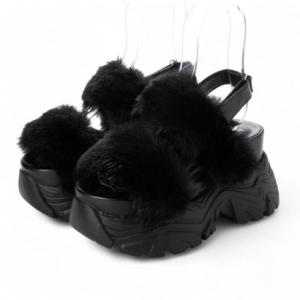 UGG（アグ） ストラップサンダル ラ アルト クロスストラップ