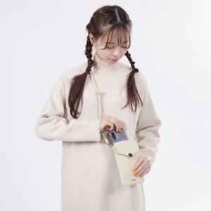 MARY QUANT（マリークヮント） ショルダーポーチ（大） デイジー刺繍