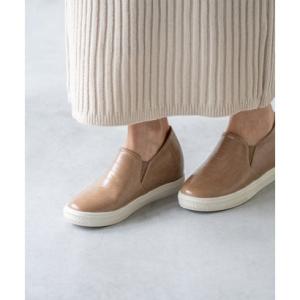 モーイモーイ mooimooi インヒールスリッポン （グレージュクロコ／スムース調）