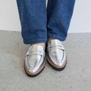 モード エ ジャコモ カリーノ MODE ET JACOMO carino 【晴雨兼用】ポインテッドコインローファー （シルバー）