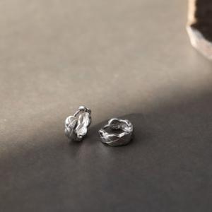 ノエルマーケット Noelmarket ピアス 金属アレルギー対応 フープピアス つけっぱなし 18k シンプル キルティング模様 仕事 人気 上品