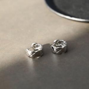 ノエルマーケット Noelmarket ピアス 金属アレルギー対応 フープピアス つけっぱなし 18k シンプル キルティング模様 仕事 人気 上品