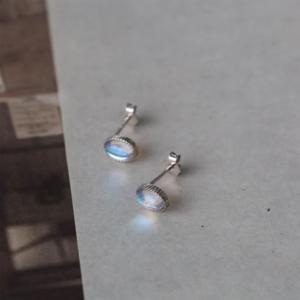 ノエルマーケット Noelmarket ピアス 金属アレルギー対応 ムーンストーン つけっぱなし 小さめ シンプル 両耳用 レディース アクセサリー