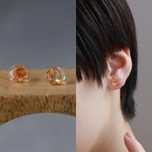 ノエルマーケット Noelmarket ころんと可愛い ちいさな宝石ピアス 金属アレルギー対応 シルバー925製 ハンドメイド （アンバーアイス）