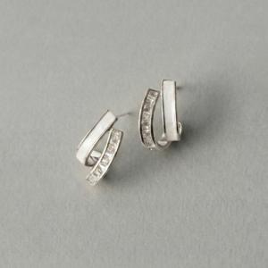 ノエルマーケット Noelmarket シェルとバゲットカットが輝く ダブルラインピアス シルバー925製ポスト （シルバー）