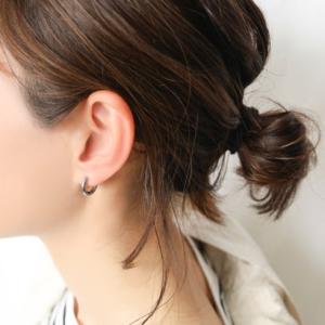 ノエルマーケット Noelmarket ピアス 金属アレルギー対応 フープピアス つけっぱなし 細め シンプル 人気 両耳用 レディース アクセサリー