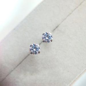 ノエルマーケット Noelmarket ピアス 金属アレルギー対応 ダイヤ つけっぱなし 小さめ シンプル 人気 両耳用 レディース アクセサリー 女