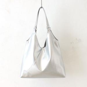 バックヤードファミリー BACKYARD FAMILY 合皮VカットA4トート （シルバー）