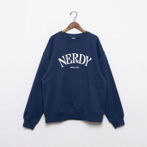 ノルディ NERDY SERIF ARCH LOGO SWEATSHIRT （DEEP BLUE）　...