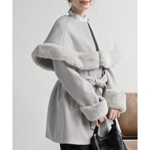 アールピーエス rps フェイクファーケープ付きコート （グレージュ）