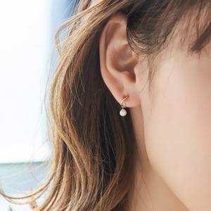 フィービィー Phoebe 【 K10 】クロッシングパールピアス （ゴールド）｜locondo-shopping