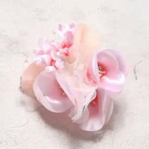 プレンドレ ラ ジョア prendre la joie 3輪ブーケ調コサージュ