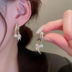 ショッピングゴー shoppinggo フープピアス パール リングピアス 小振り 金属アレルギー対応 ファッションピアス 小さめ 重ね付け ビジュー