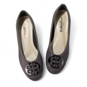 シュールマイン SHOEL mine 撥水バックルフラットパンプス （グレー）