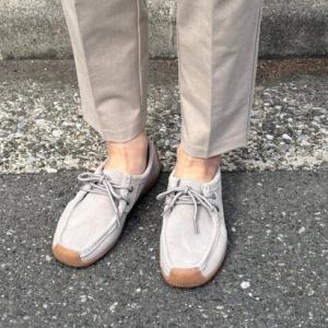 トミエコ Tomieco 本革素材『モカシン』 季節を感じさせてくれるカラー展開！ （ライトグレー）