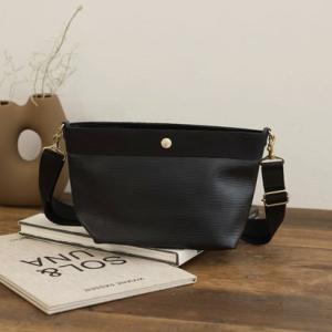 【VERY 10月号掲載】トプカピ TOPKAPI リプル ネオレザー ミニショルダーバッグ （ブラ...