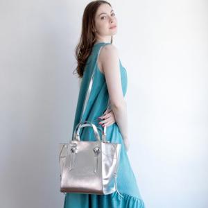 ユー U ■ドラマ着用■Lier【リエール】ジッパートートバッグ/ショルダー付き（シルバー）