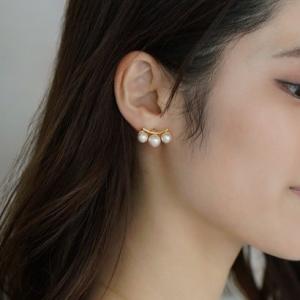 ヴィリーナ VIRINA クレッセントパールピアス（ピンク×ゴールド）