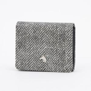 ホワイ Why ヘリンボーンフラップショートウォレット （グレー）