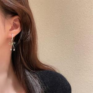 ゾエ ジェンコ Zoe Jenko リボンモチーフキャッチレスピアス 9693