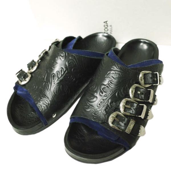 TOGA PULLA トーガ プルラ Metal Buckle Emboss Sandal メタルバ...