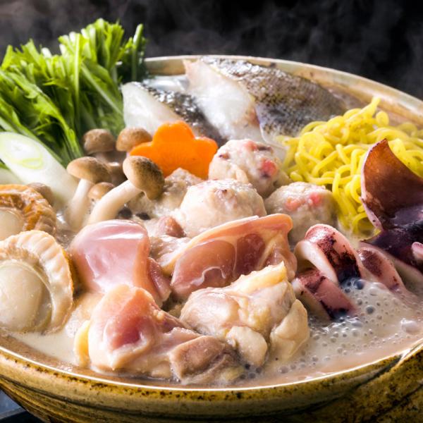 北海道 鶏白湯鍋 Aセット( 鶏もも肉500g・いか・帆立・助宗鱈・つみれ・生ラーメン・白湯仕立てつ...