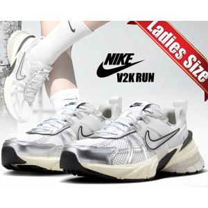 ナイキ ウィメンズ V2K ラン NIKE WMNS V2K RUN summit white/metallic silver fd0736-100 ユニセックス スニーカー サミットホワイト メタリックシルバー｜LTD Online