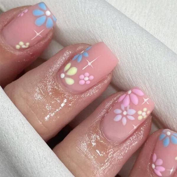 Flowers Press on Nails Medium Blossom Fake Nails A...