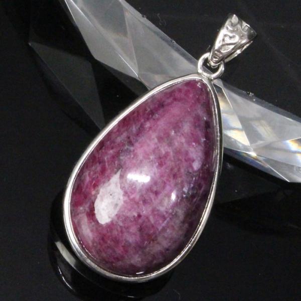 ルビーインゾイサイト ペンダント 【品質にこだわった逸品】 大粒 ペンダントトップ ネックレス  メ...