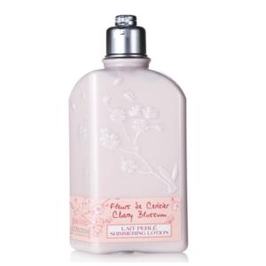 【ロクシタン】チェリーブロッサムシマーリングボディミルク 250ml｜lunadea