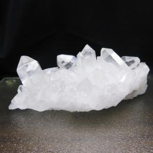 水晶クラスター ミナスジェライス州産 246g/約120mmx80mmx50mm (横ｘ幅ｘ高さ) パワーストーン 置物 天然石 鉱物｜luz