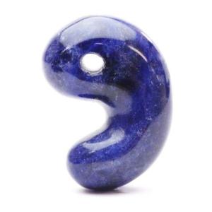 古代勾玉　高品質ソーダーライト 　20ミリ