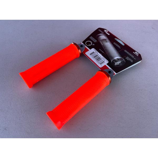 ★新型グリップお試し価格★《03-05-431》ODI ELITE MOTION GRIPS V2....